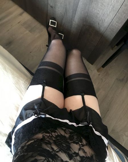 双腿打开被迫分腿调教视频