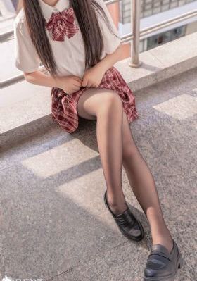 美女扒开粉嫩的尿囗给男生桶小说
