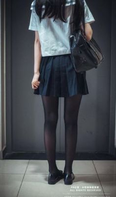 年轻的女教师2在线观看